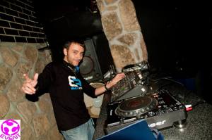 922771_645369345476882_455676598_n